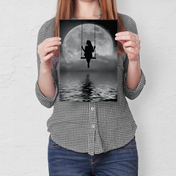 Plakat metalowy Kobieta na huśtawce Prezent