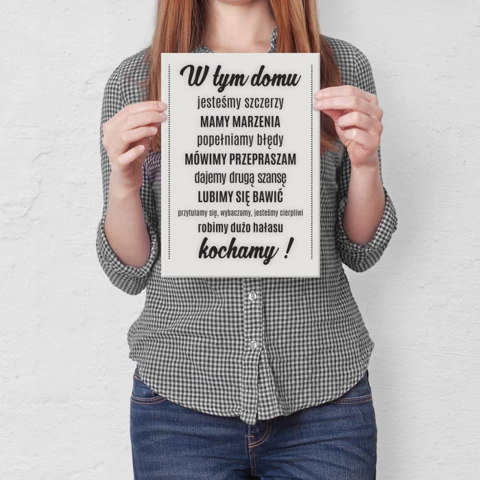 Plakat metalowy W tym domu kochamy Prezent