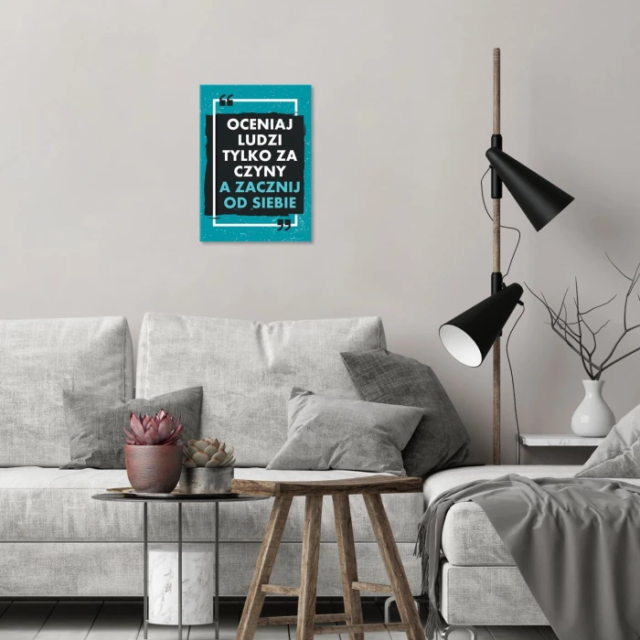 Plakat metalowy Oceniaj za czyny Prezent