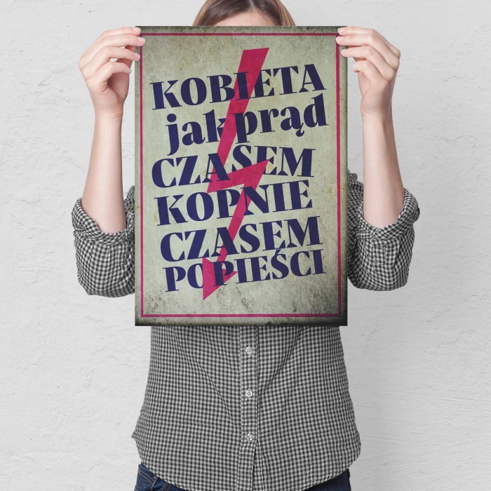 Plakat metalowy Kobieta jest jak prąd