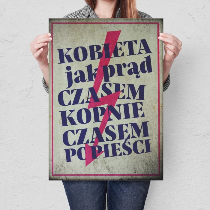 Plakat metalowy Kobieta jest jak prąd
