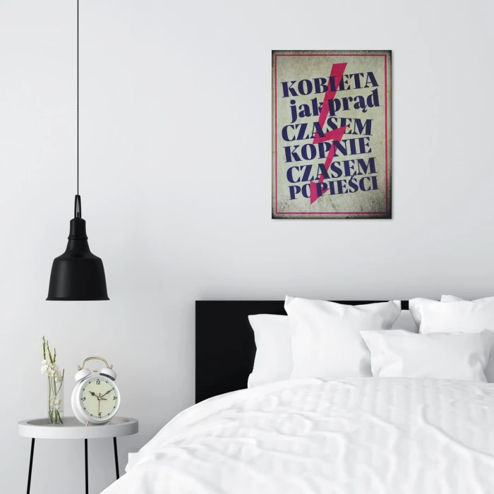 Plakat metalowy Kobieta jest jak prąd