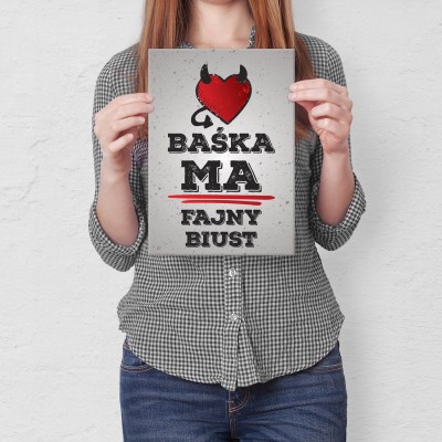Plakat metalowy Baśka ma fajny biust