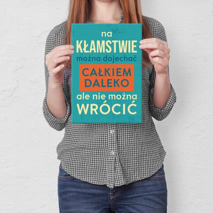 Plakat metalowy na kłamstwie