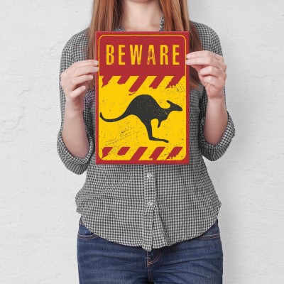 Plakat metalowy Beware kangaroo Prezent