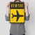 Plakat metalowy Beware plane Prezent