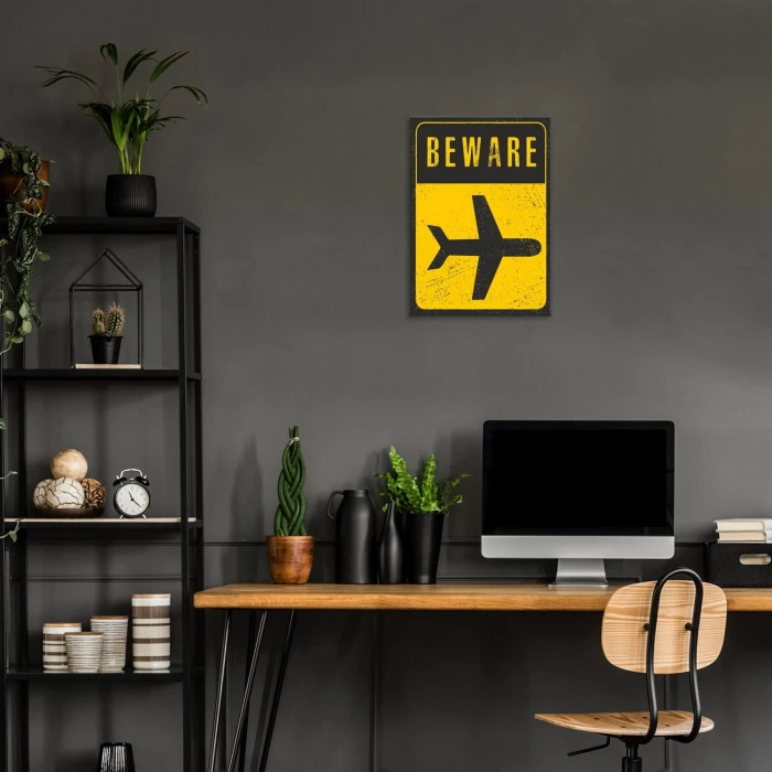 Plakat metalowy Beware plane Prezent