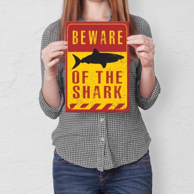 Plakat metalowy Beware shark Prezent