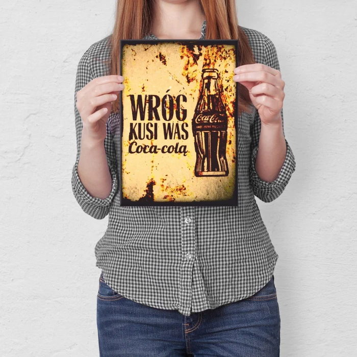 Poster metal Wróg kusi Coca-colą gift