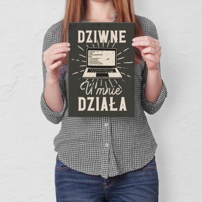 Plakat metalowy Dziwne u mnie działa Prezent