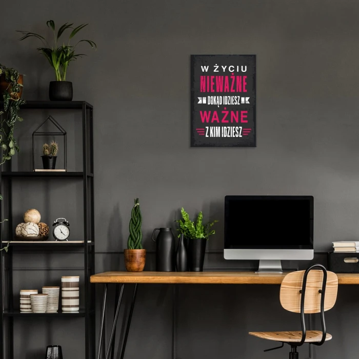Plakat metalowy ważne z kim idziesz Prezent