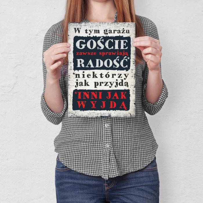 Plakat metalowy goście w garażu Prezent