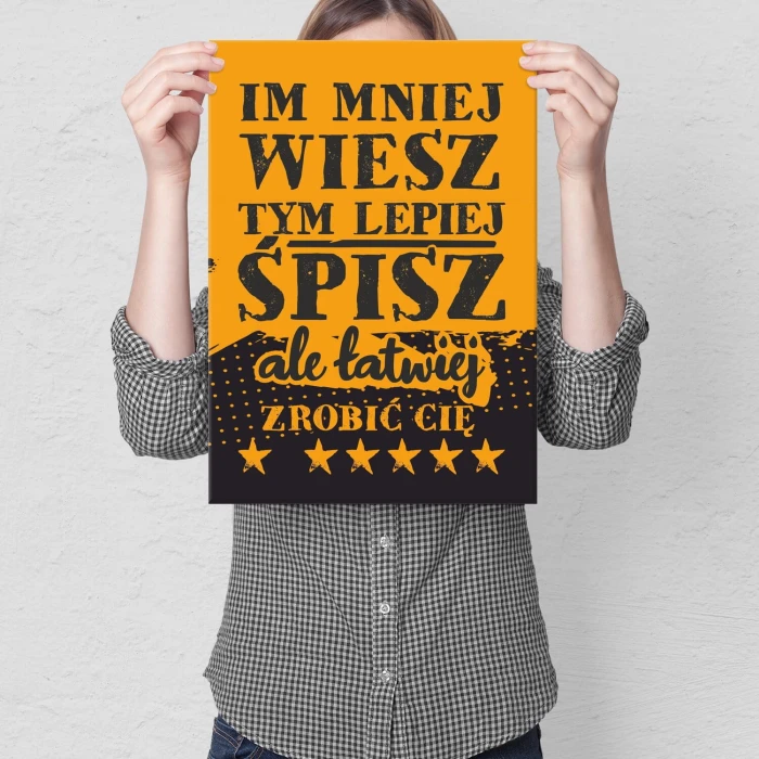 Plakat metalowy im mniej wiesz Prezent