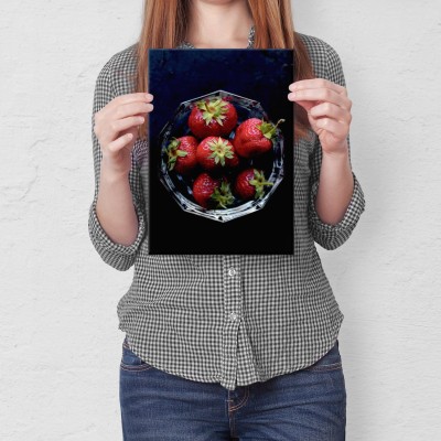 Plakat metalowy Truskawki w miseczce Prezent