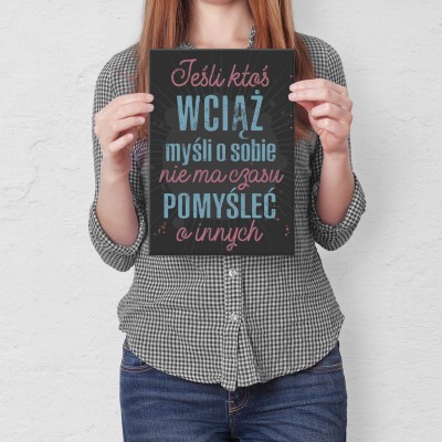 Plakat metalowy Jeśli ktoś myśli o sobie Prezent