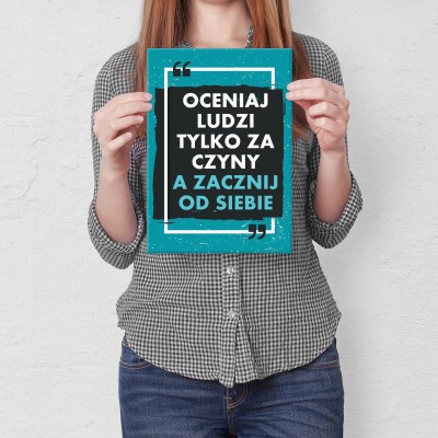 Plakat metalowy Oceniaj za czyny Prezent