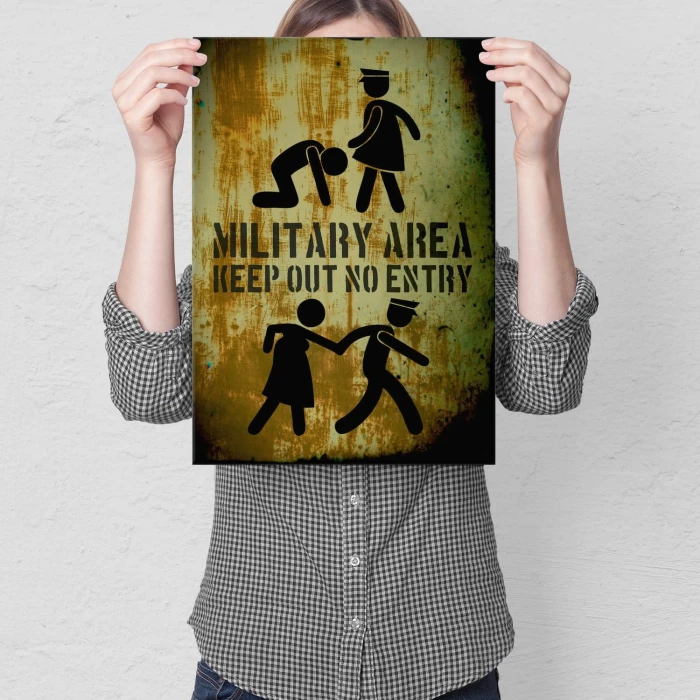 Plakat metalowy Military area Prezent