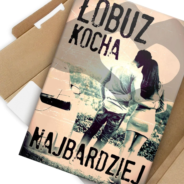 Plakat metalowy Łobuz kocha najbardziej Prezent